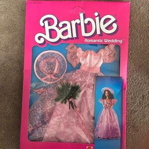 NIB Barbie Romantic Wedding Fashions Mattel pink dress and accessories